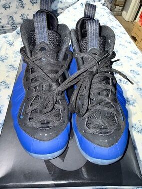 Nike Men Blue and Black Foamposite-Style Sneakers